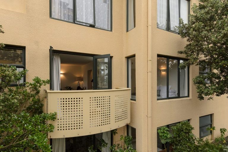 Photo of property in 568d Adelaide Road, Berhampore, Wellington, 6023