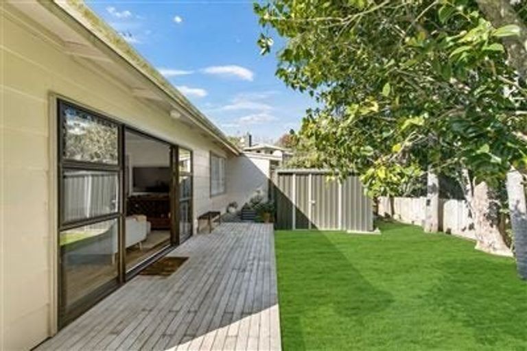 Photo of property in 1/34 Drome View Place, Beach Haven, Auckland, 0626