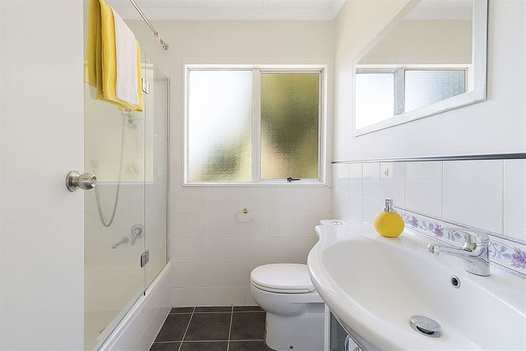 Photo of property in 72a Astley Avenue, New Lynn, Auckland, 0600