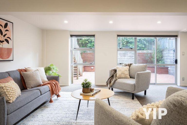 Photo of property in 14 Cheyne Walk, Newlands, Wellington, 6037