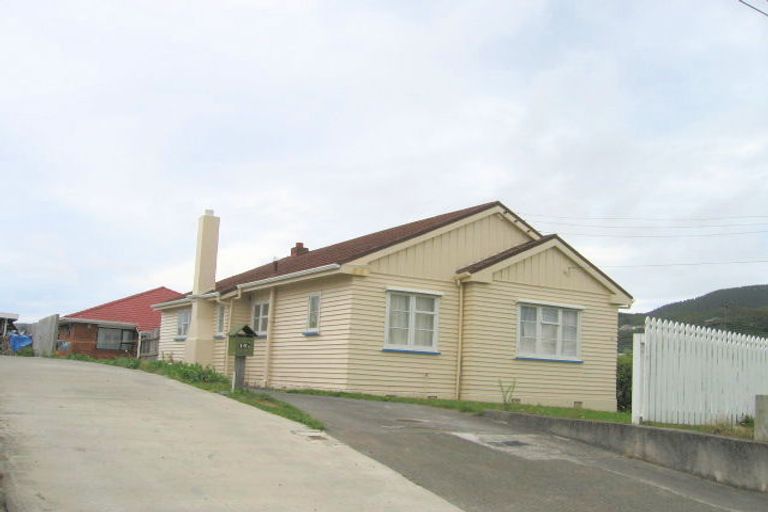 Photo of property in 16 Mexted Terrace, Tawa, Wellington, 5028