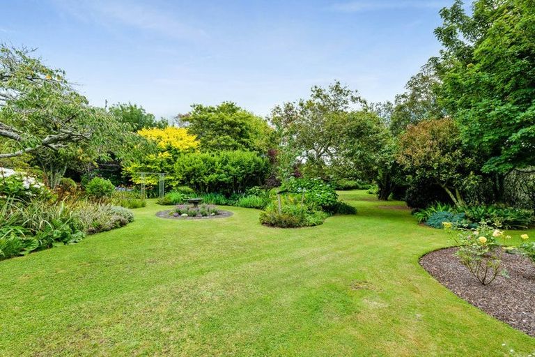 Photo of property in 37 Flint Road West, Stratford, 4332