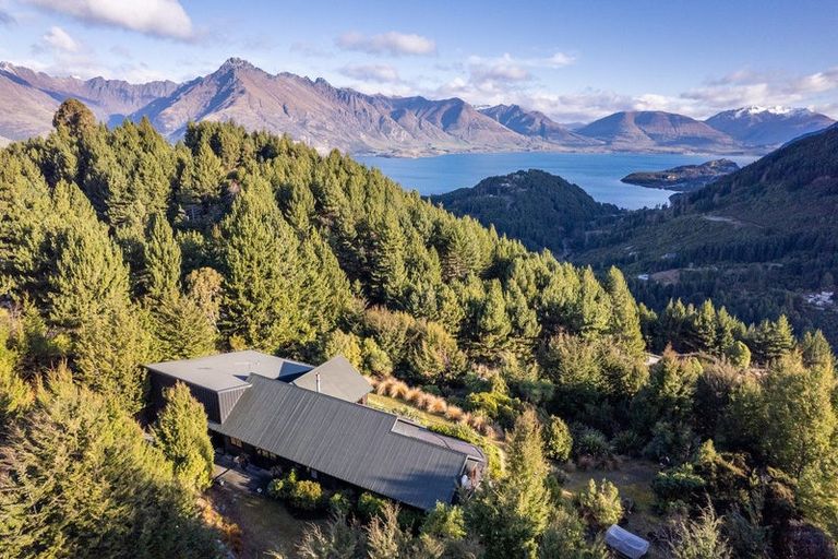 Photo of property in 137 Alpine Retreat Road, Ben Lomond, Queenstown, 9371