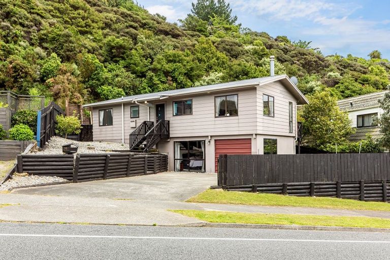 Photo of property in 35 Omapere Street, Whitby, Porirua, 5024