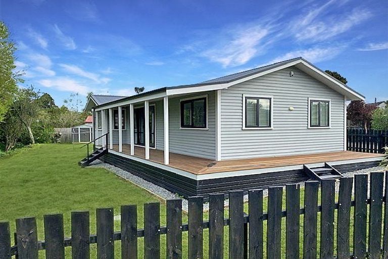 Photo of property in 1 Bank Street, Amberley, 7410