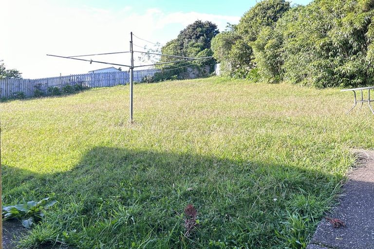 Photo of property in 9 Berkshire Grove, Cannons Creek, Porirua, 5024