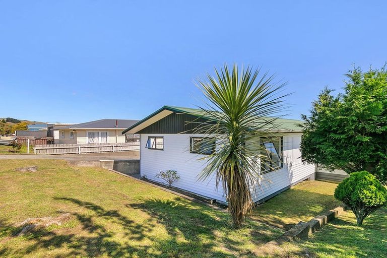 Photo of property in 71 Arahura Crescent, Waitangirua, Porirua, 5024