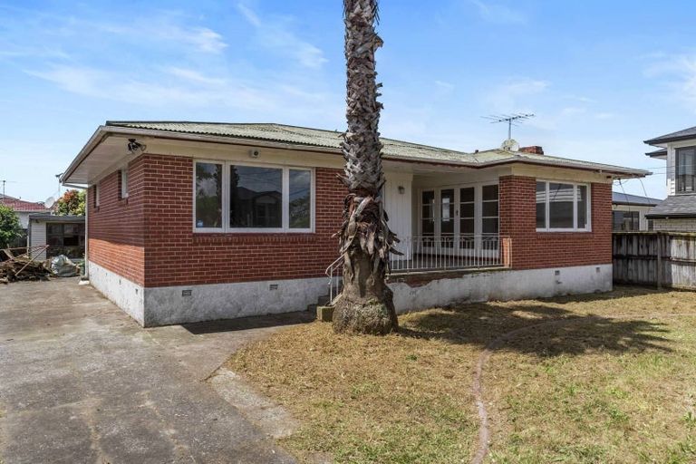 Photo of property in 12 Laureston Avenue, Papatoetoe, Auckland, 2025