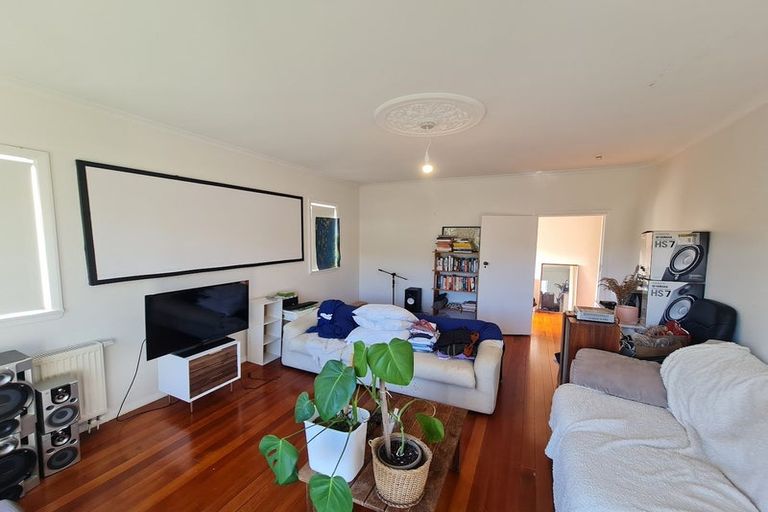 Photo of property in 93 Karori Road, Karori, Wellington, 6012