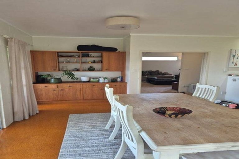 Photo of property in 547 Glenfield Road, Glenfield, Auckland, 0629