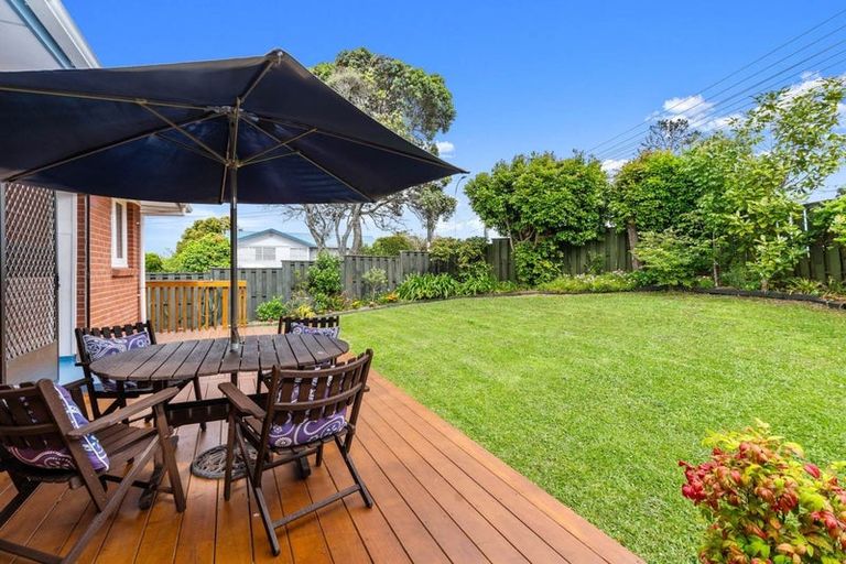 Photo of property in 2 Sycamore Drive, Sunnynook, Auckland, 0620