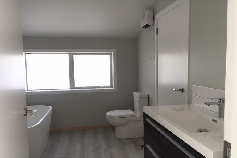 Photo of property in 35b Herald Street, Berhampore, Wellington, 6023