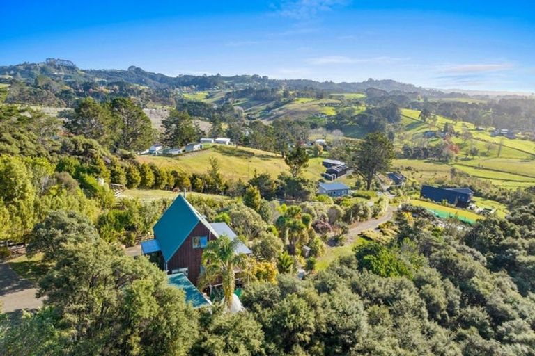 Photo of property in 200 Tawa Road, Kumeu, 0891
