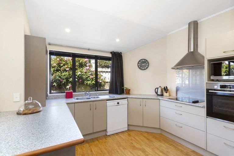 Photo of property in 5 Ranui Terrace, Tawa, Wellington, 5028