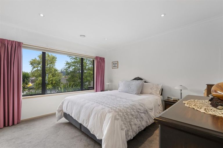 Photo of property in 24 Capricorn Place, Kawaha Point, Rotorua, 3010