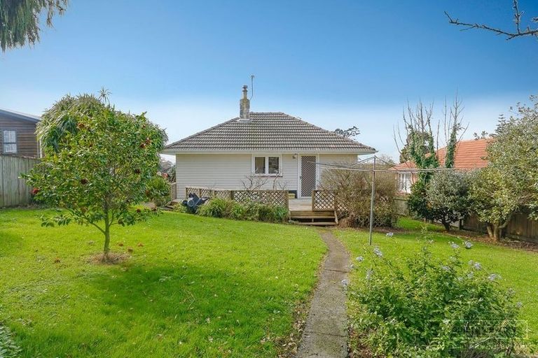 Photo of property in 9 Ayrton Street, Te Atatu South, Auckland, 0610