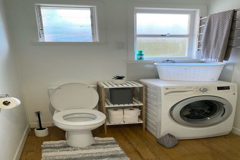 Photo of property in 8a Dodson Avenue, Milford, Auckland, 0620