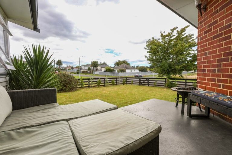 Photo of property in 15 Fox Street, Woodville, 4920