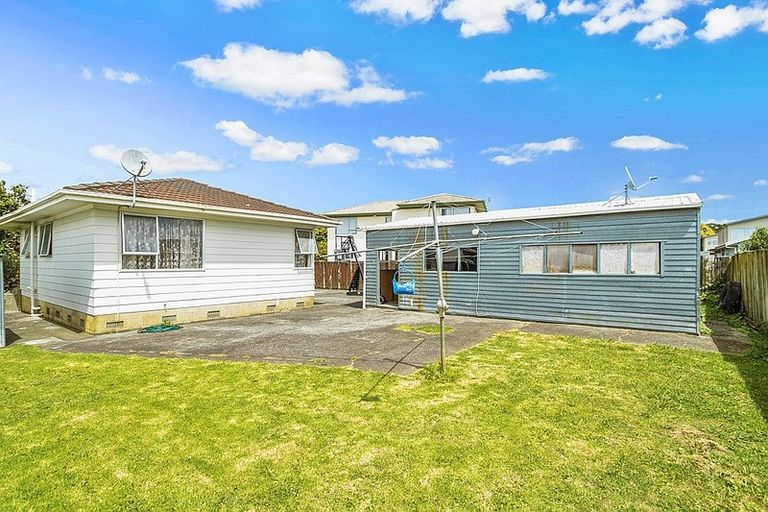 Photo of property in 11 Funnell Place, Manurewa, Auckland, 2102