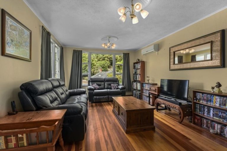 Photo of property in 59 Bird Grove, Stokes Valley, Lower Hutt, 5019