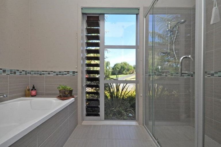 Photo of property in 10 Millbrook Drive, Waiuku, 2683