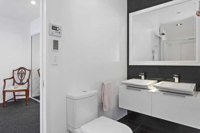 Photo of property in 154 Holly Road, St Albans, Christchurch, 8014