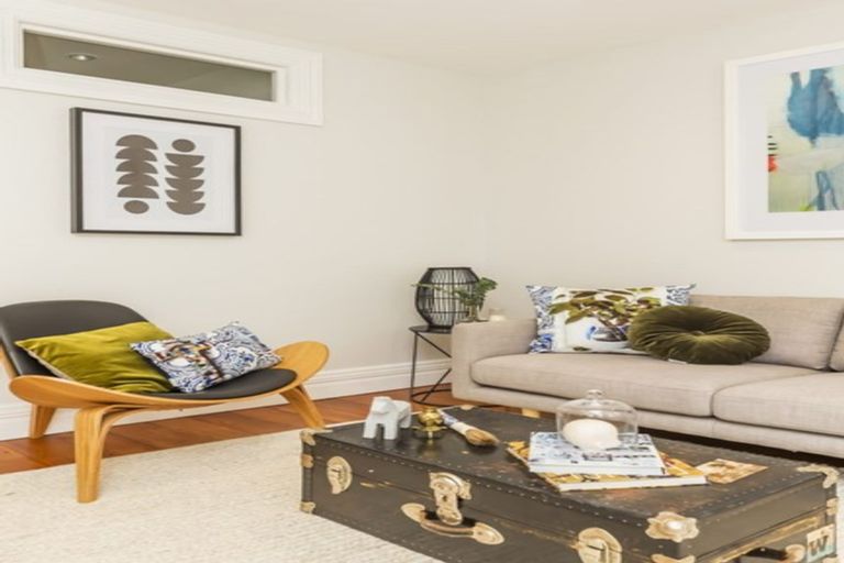 Photo of property in 2/246 The Terrace, Wellington Central, Wellington, 6011