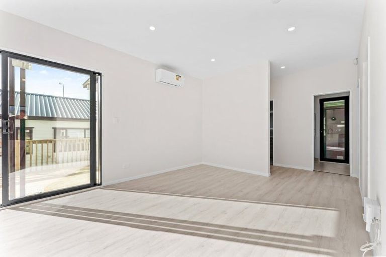 Photo of property in 19b Red Beach Road, Red Beach, 0932