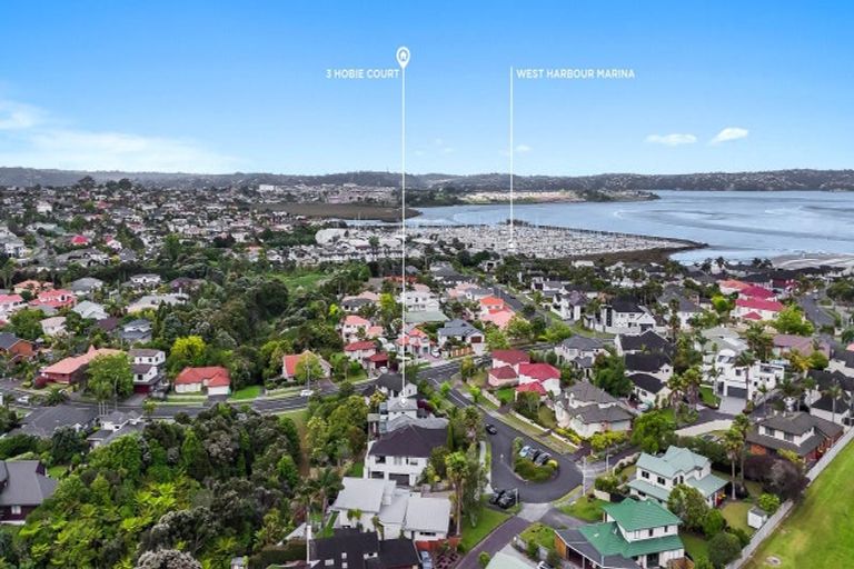 Photo of property in 3 Hobie Court, West Harbour, Auckland, 0618