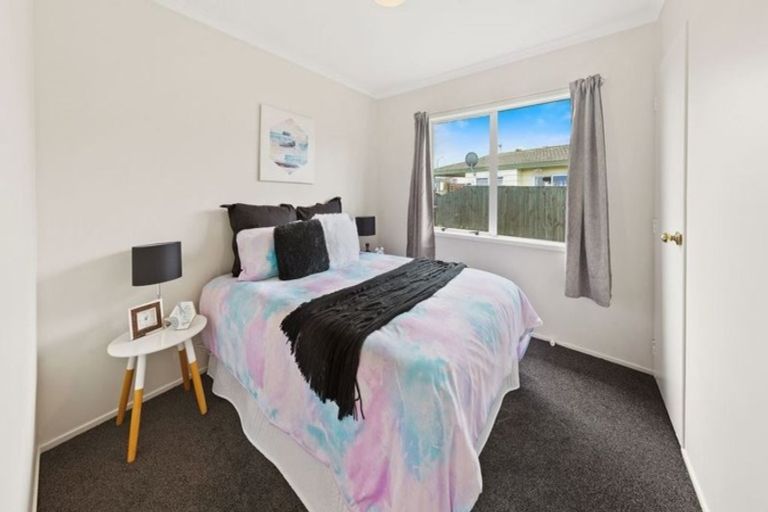 Photo of property in 2/20 Solveig Place, Randwick Park, Auckland, 2105