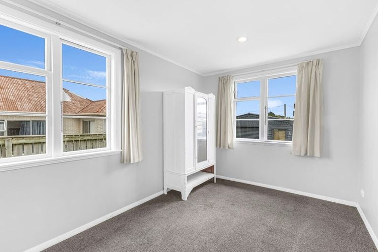 Photo of property in 29 Wilson Street, Waverley, 4510