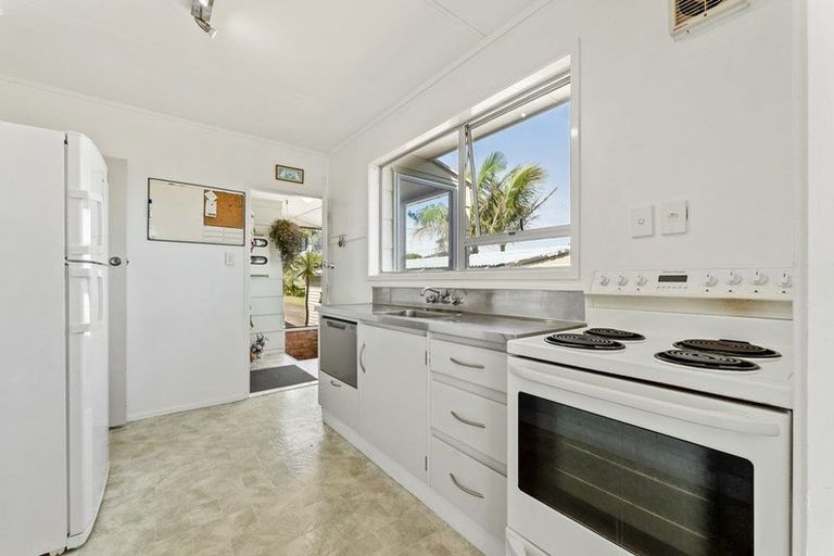Photo of property in 27 Penton Road, Stanmore Bay, Whangaparaoa, 0932