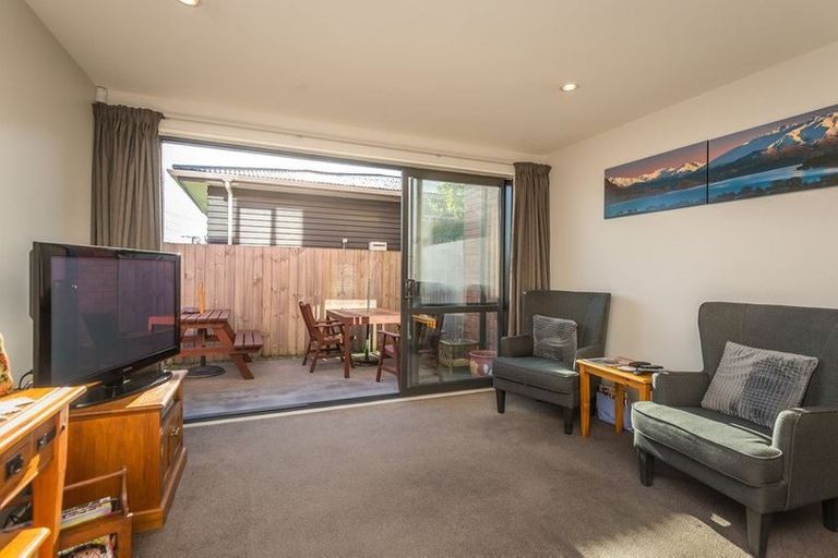 Photo of property in 1/82 Packe Street, Edgeware, Christchurch, 8013