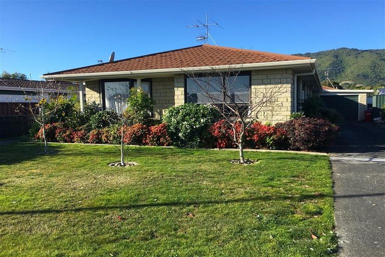 Photo of property in 8 He Awa Crescent, Waikanae, 5036