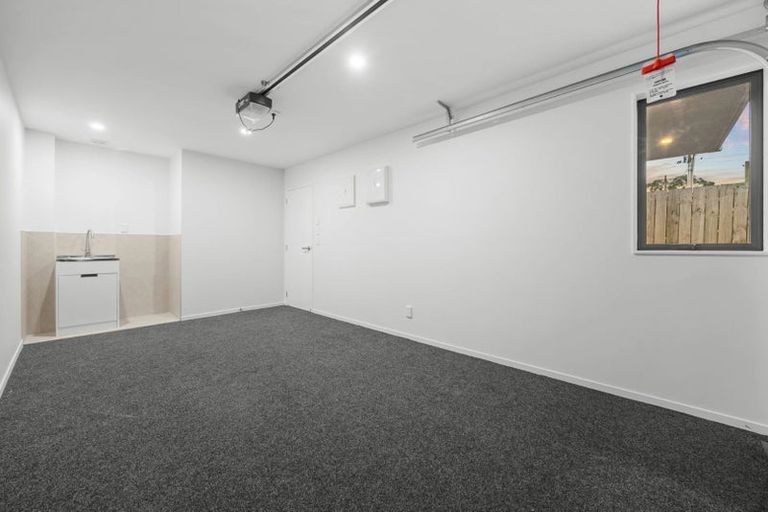 Photo of property in 1b Mamuku Drive, Massey, Auckland, 0614