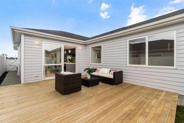 Photo of property in 30 Archibald Drive, Wainui, 0932