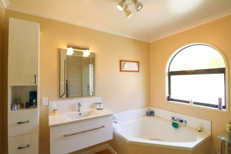 Photo of property in 33 Lynch Road, Levels, Timaru, 7973