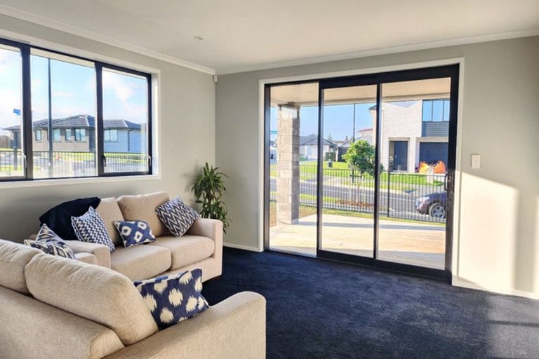 Photo of property in 2 Paapaka Way, Waiuku, 2123