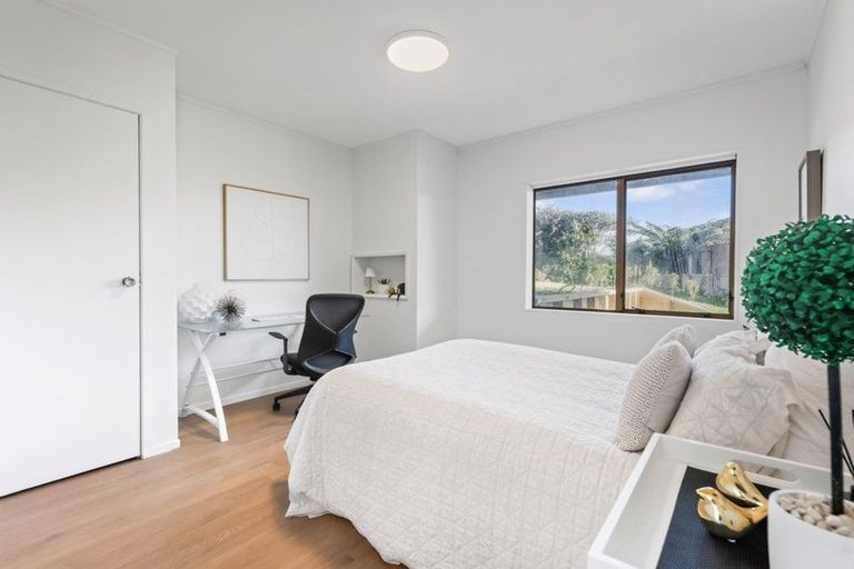 Photo of property in 53 Goodwood Drive, Goodwood Heights, Auckland, 2105