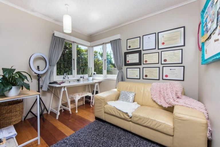 Photo of property in 50 Island Bay Road, Beach Haven, Auckland, 0626