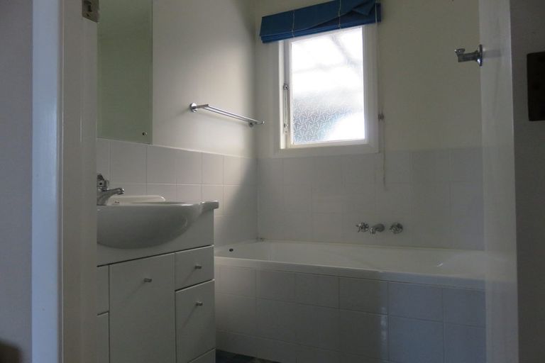 Photo of property in 18 Catlins Crescent, Milson, Palmerston North, 4414