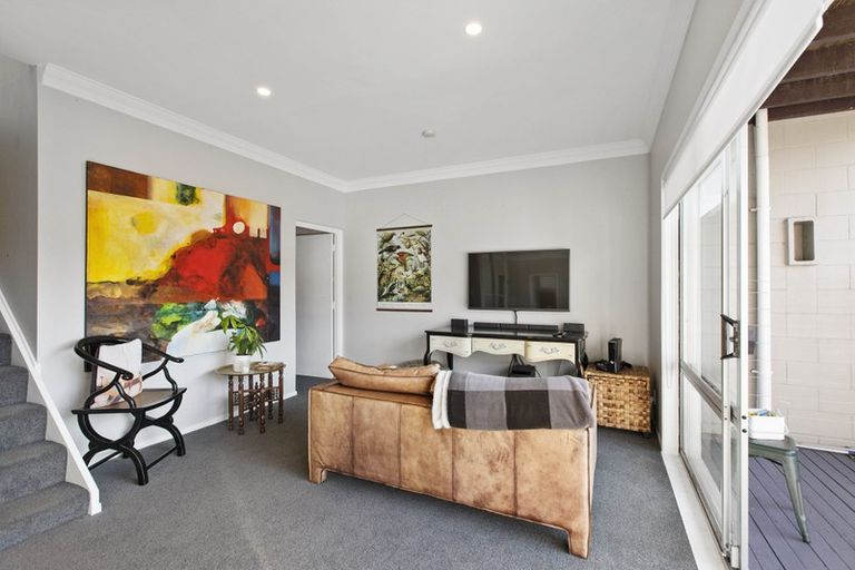 Photo of property in 1/87-89 Hinemoa Street, Birkenhead, Auckland, 0626