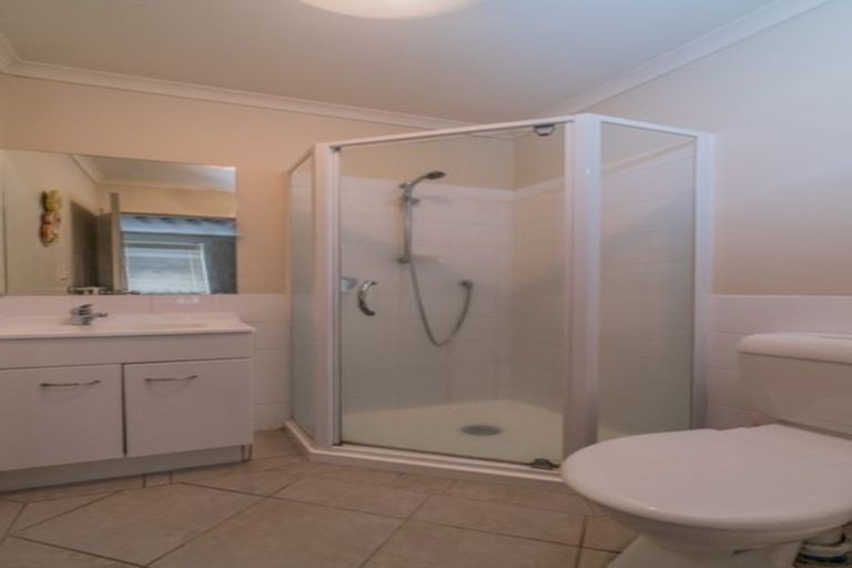 Photo of property in 29 Verdale Circle, Glen Eden, Auckland, 0602