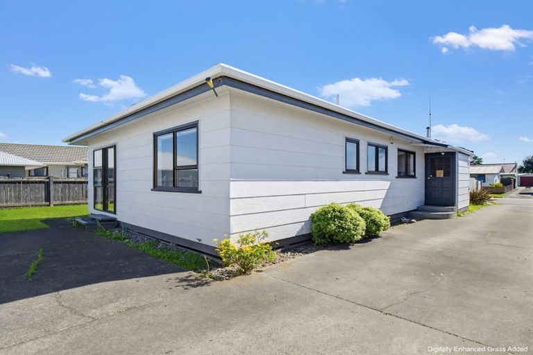 Photo of property in 22 Peter Hall Drive, Kelvin Grove, Palmerston North, 4414