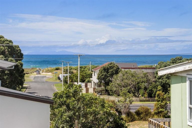 Photo of property in 1 Hanlen Avenue, Waihi Beach, 3611
