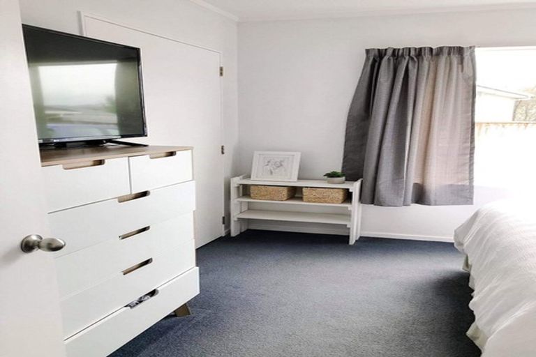 Photo of property in 2/8 Tulsa Grove, Totara Park, Upper Hutt, 5018