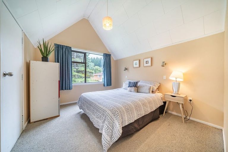 Photo of property in 1 Garth Lane, Maoribank, Upper Hutt, 5018