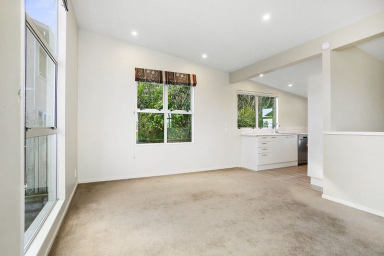 Photo of property in 7a Shortland Street, Khandallah, Wellington, 6035
