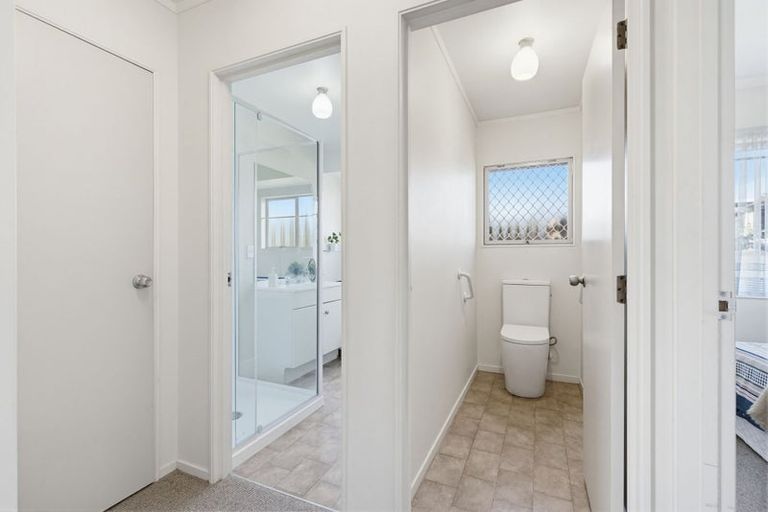 Photo of property in 52 Bodi Place, Te Atatu South, Auckland, 0610