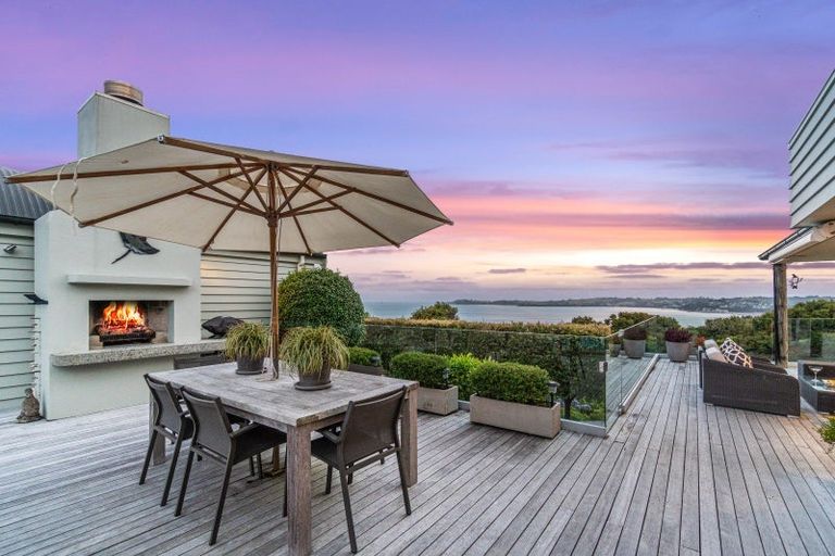 Photo of property in 2 Puriri Place, Sandspit, Warkworth, 0982